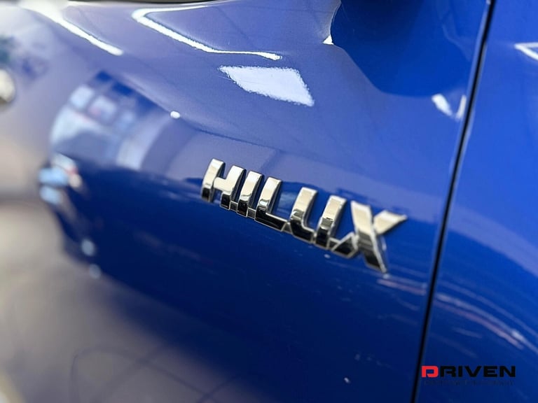 HUGE SPEC! TOYOTA HILUX INVINCIBLE 2.4 D-4D 4WD AUTO + NO VAT + FREE DELIVERY!