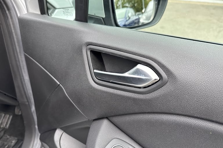 2020 Renault Clio 1.0 TCe Iconic Euro 6 (s/s) 5dr Hatchback PETROL Manual