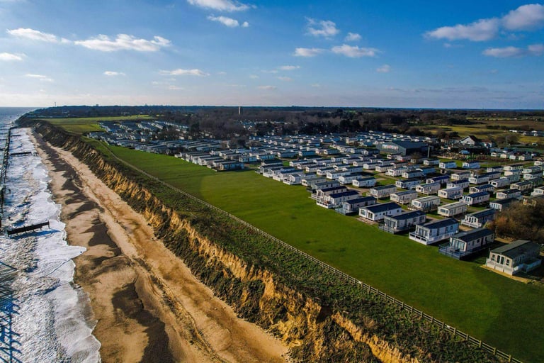 CHEAP STATIC CARAVAN FOR SALE AT BROADLAND SANDS HOLIDAY PARK - 11.5 MONTH OWNER SEASON