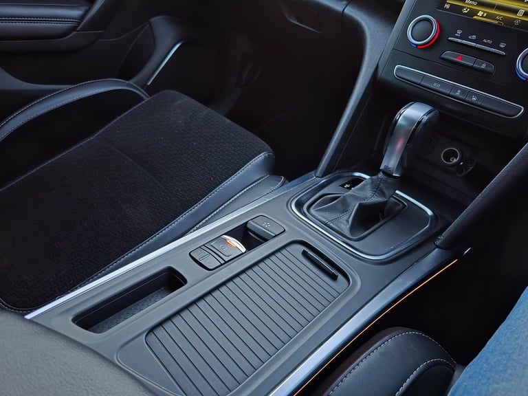 2016 Renault Megane 1.5 dCi Dynamique S Nav EDC Euro 6 5dr Hatchback Diesel Automatic