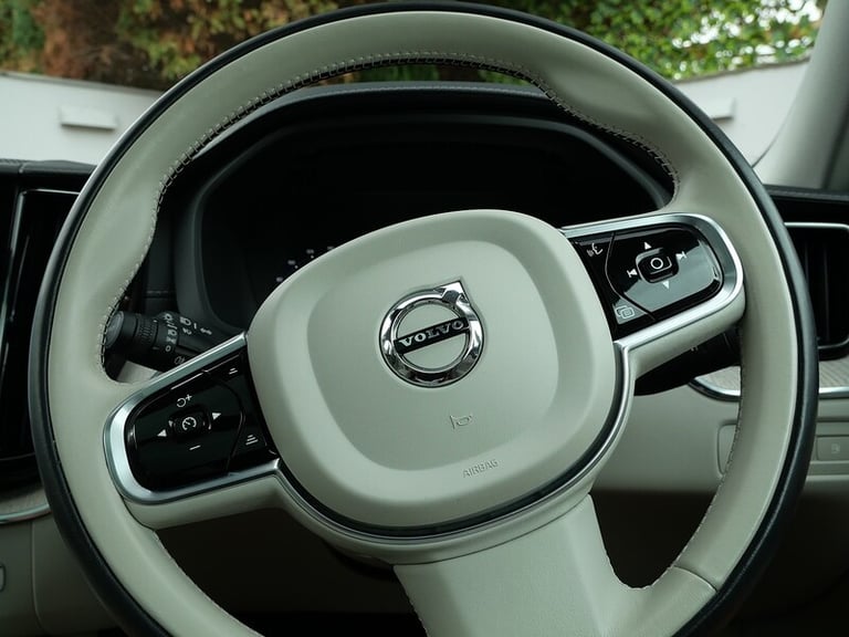 2022 Volvo XC60 2.0h T6 Recharge 18.8kWh Inscription SUV 5dr Petrol Plug-in Hybrid Auto AWD SUV H...