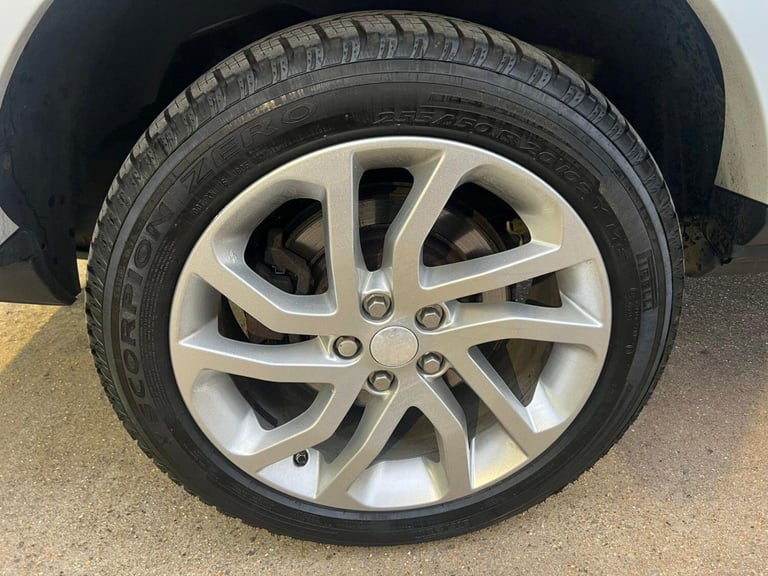 LAND ROVER DISCOVERY 4 3.0 SD V6 HSE 2015