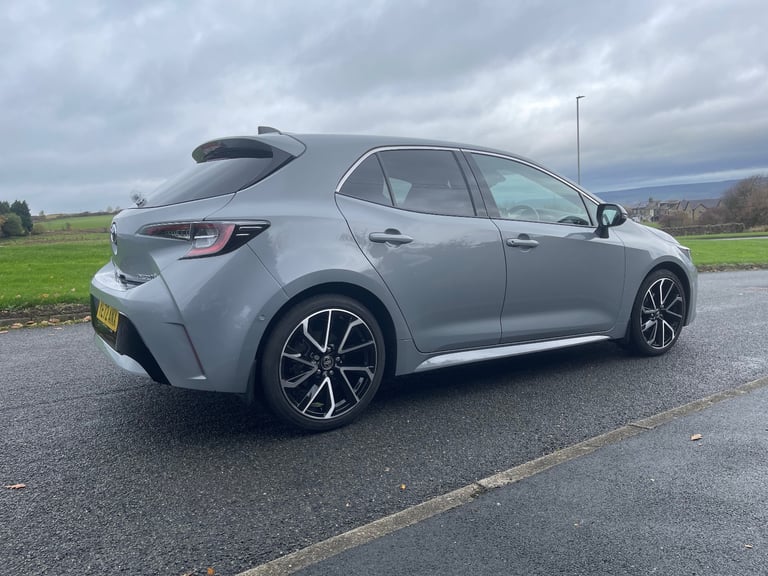 TOYOTA COROLLA PETROL HATCHBACK 1.8 VVT-i Hybrid Excel 5dr CVT [Panoramic Roof]