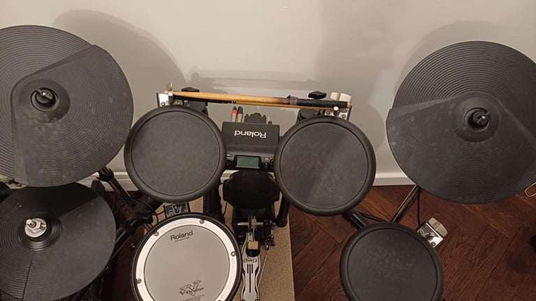 ***PACKAGE DEAL*** Roland TD4 Electric Drumkit WITH Roland PM-10 Personal Monitor 