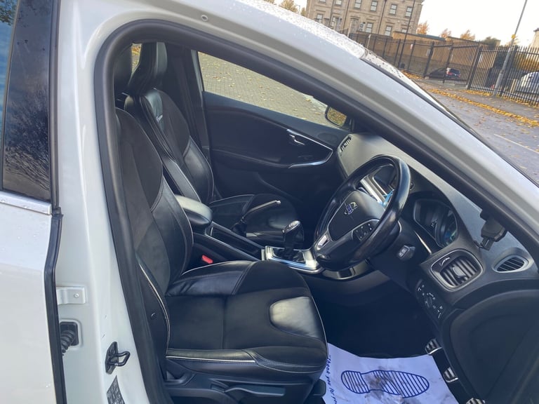 2013 Volvo V40 D2 R DESIGN 5dr HATCHBACK Diesel Manual