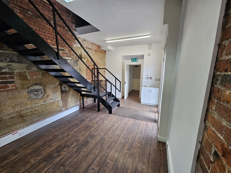  Cut Your Overheads Stay Local in West Yorkshire Office and Warehouse to Rent 