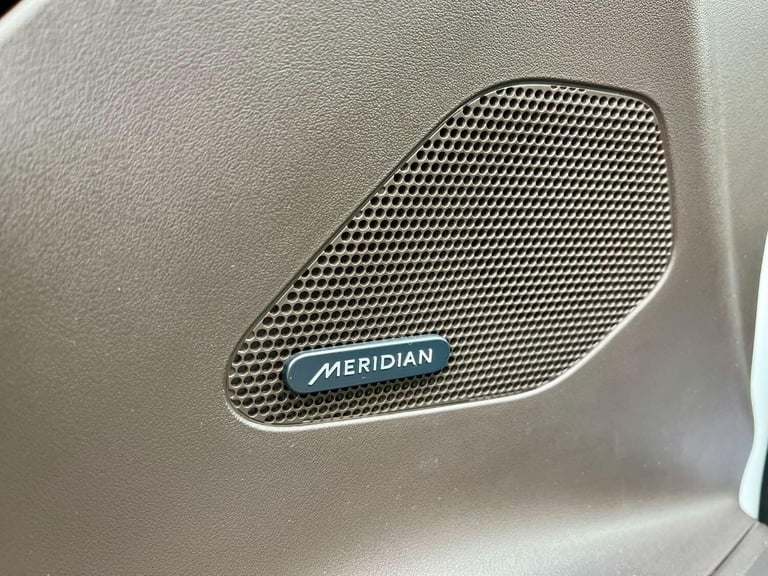 JAGUAR F-PACE 2.0 D180 Portfolio 2016