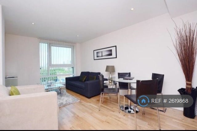 1 bedroom flat in St. George Wharf, London, SW8 (1 bed) (#2619868)