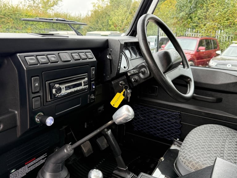 2005 Land Rover Defender 90 2.5 TD5 County Station Wagon 3dr (6 Seats) ESTATE Diesel Manual