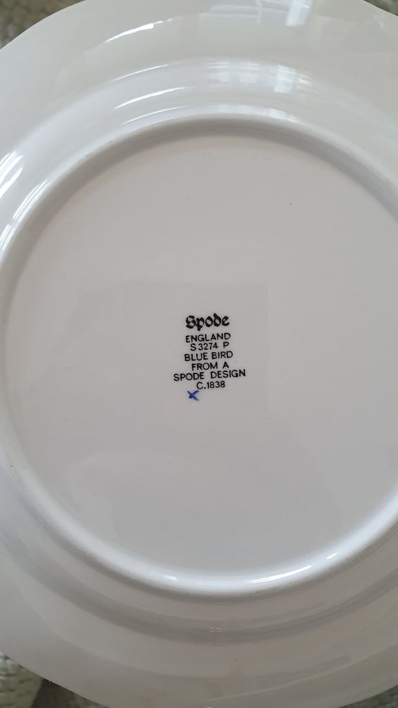 Dinner / Crockery Set - 16 piece (x3 plates chipped)