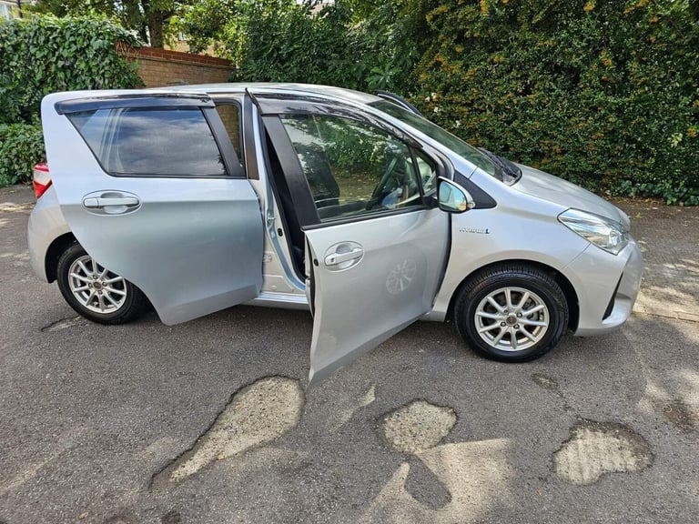 2018 Toyota Yaris 1.5 VVT-h Icon Tech E-CVT Euro 6 (s/s) 5dr Hatchback HYBRID ELECTRIC Automatic