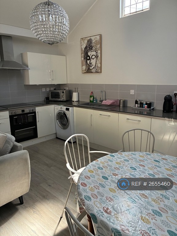 3 bedroom flat in Kent Place, Ramsgate, CT11 (3 bed) (#2655460)