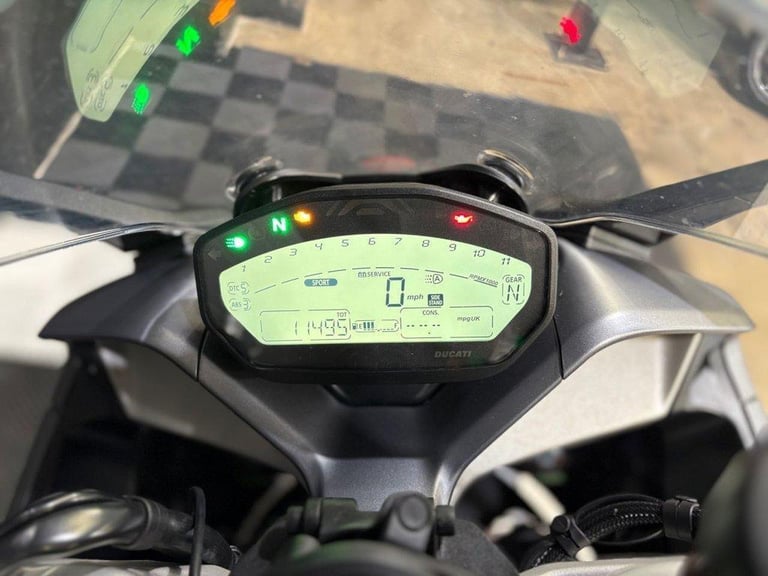 2019 69 DUCATI SUPERSPORT 937 SUPER SPORTS PETROL MANUAL EURO 4 (110 PS)
