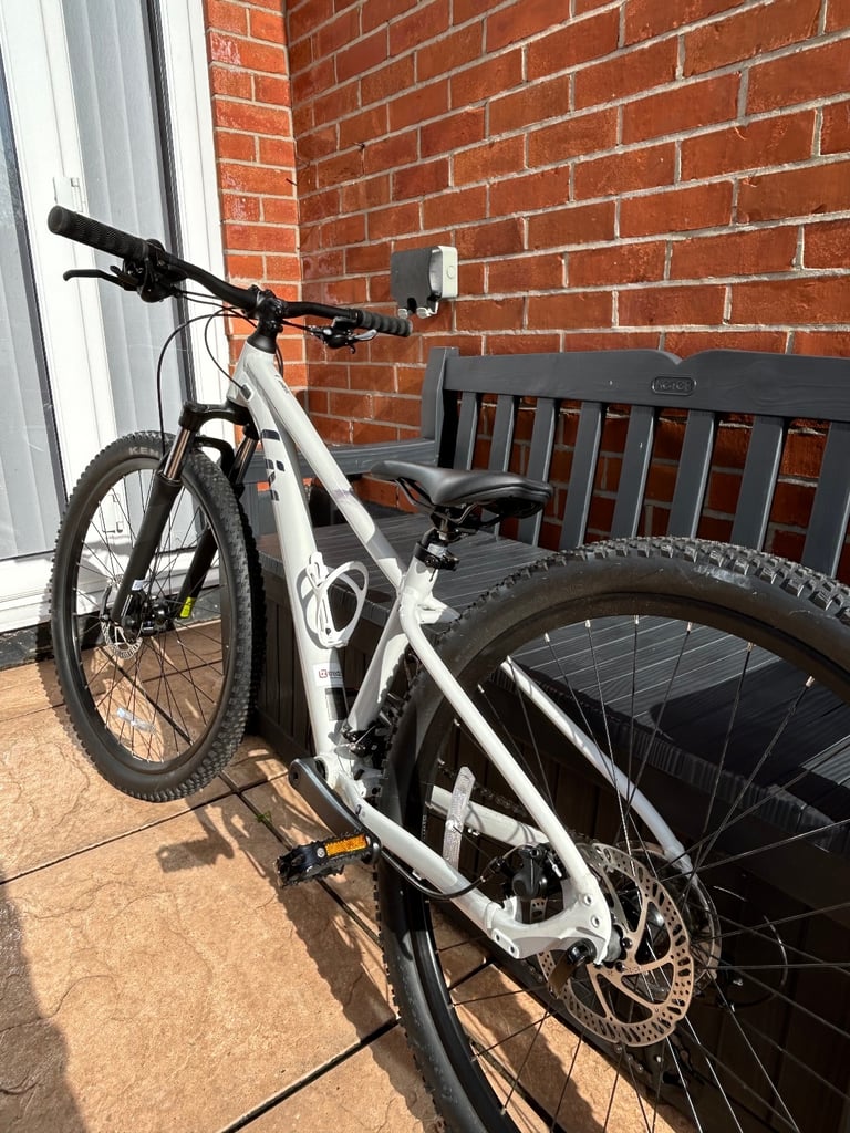 Liv Tempt 5 - snow drift - ladies mountain bike size XS - LOVELY CONDITION