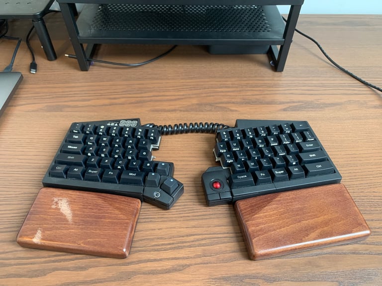 UHK Split mechanical keyboard • Ergonomic • Trackball & thumb modules • Cherry MX Clear