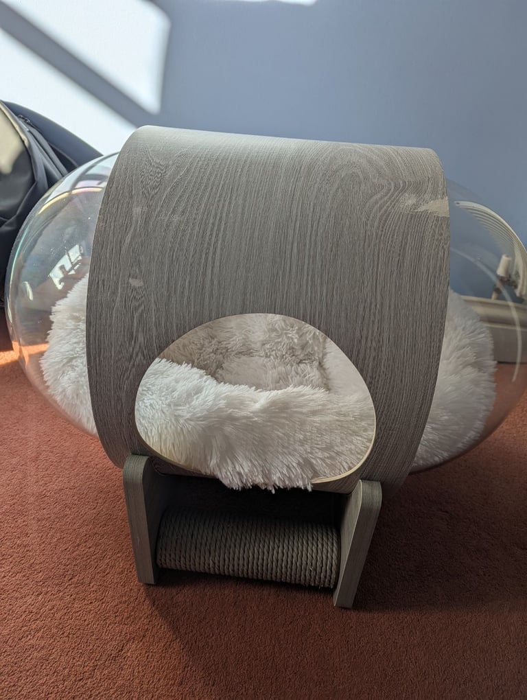 Montys Cat Capsule Bed