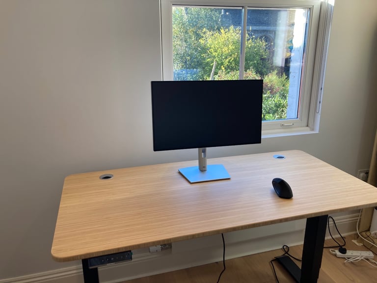 Dell UltraSharp 24 inch Monitor. Brand new, never turned on. Selling for £150 (retail price £214.80)