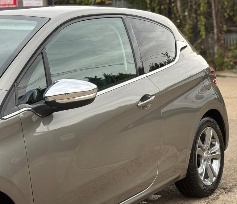 2015 Peugeot 208 1.2 VTi PureTech Allure Euro 5 3dr Petrol