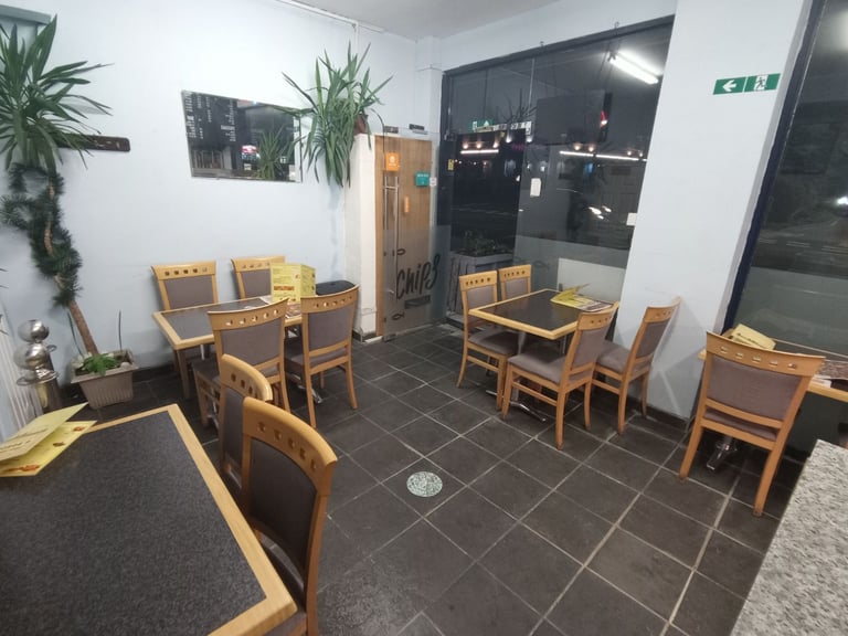 8x restaurant/ cafe chairs 