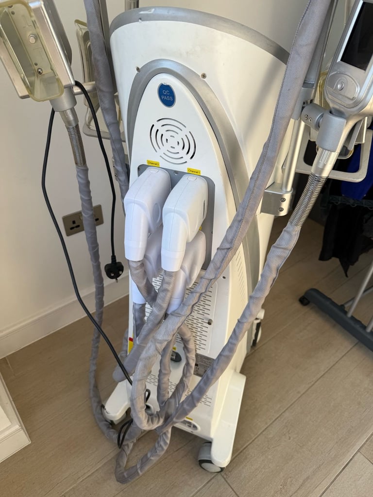 ( PRICE NEGOTIABLE )Nice Lipo 3 Fat Freezing Machine