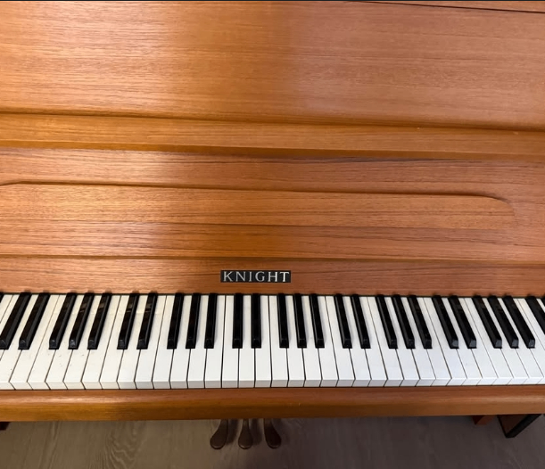 Knight K10 c1977 upright piano satin Oak wood *free 1st tuning* *top condition*