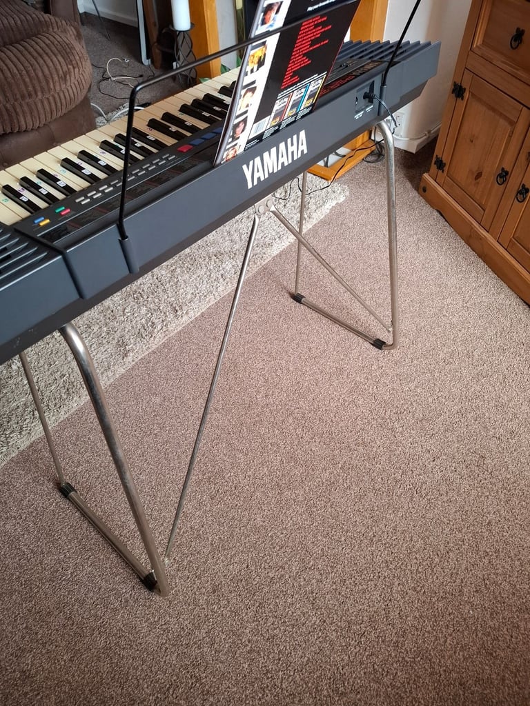 Vintage Yamaha Electric Keyboard 1989