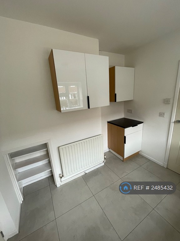 3 bedroom house in Neath Road, Walsall, WS3 (3 bed) (#2485432)