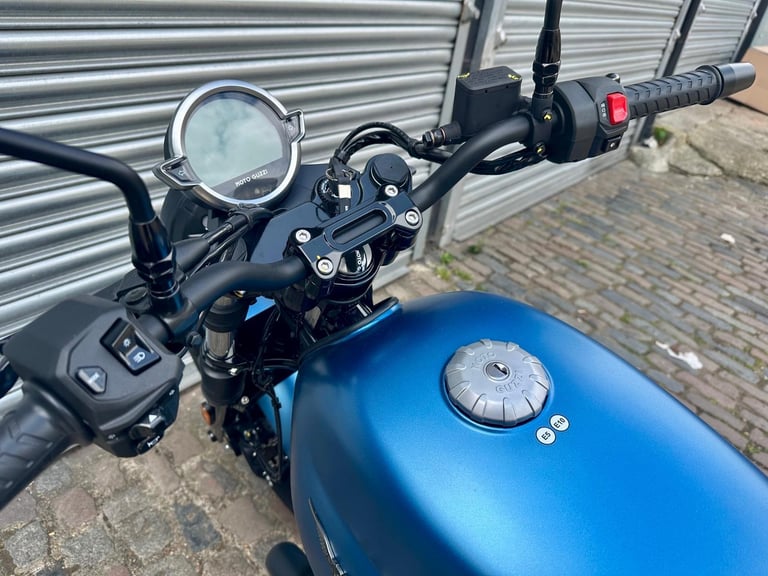 Moto Guzzi V7 Stone E5+ Blu Profondo In Stock Now