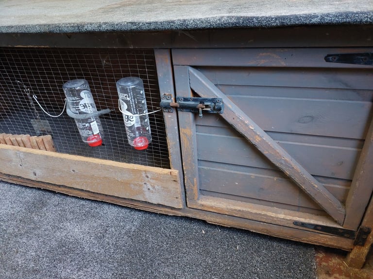 6ft Rabbit Hutch 