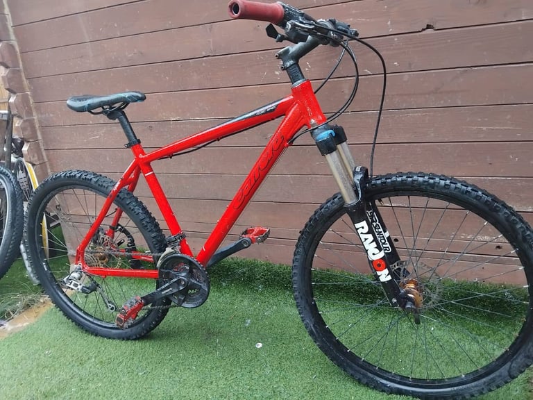 Carrera Vulcan XC Disc Spec mountain bike 26" Hydraulic Disc Brake wheels 19" frame size