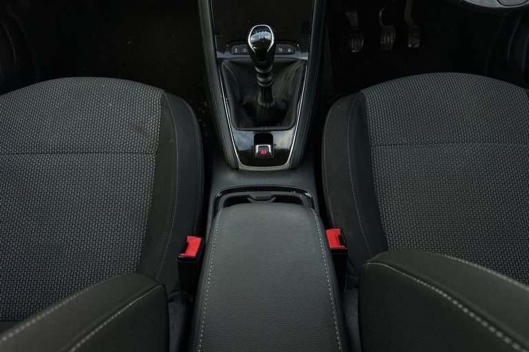 2019 Vauxhall Grandland X 1.2 Turbo SE 5dr Hatchback PETROL Manual