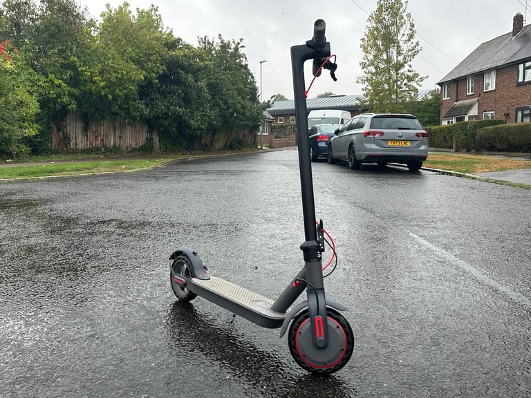 image for AOVOPRO ES80 e-scooter with it’s origional box and charger 