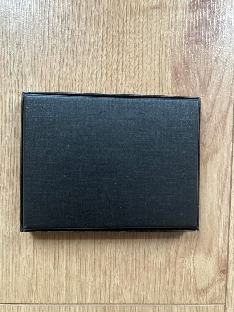 Apple AirTag Black Mini-Slim Purse for Cards Money Holder By Doeboe New 