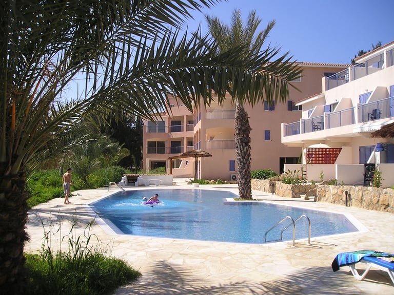 PAPHOS SELF-CATERING POOLSIDE VILLA APARTMENT TO RENT FOR HOLIDAYS IN CYPRUS LONG-TERM WINTER LETS
