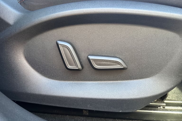 2024 MG MG HS 106288 Hatchback Petrol Automatic