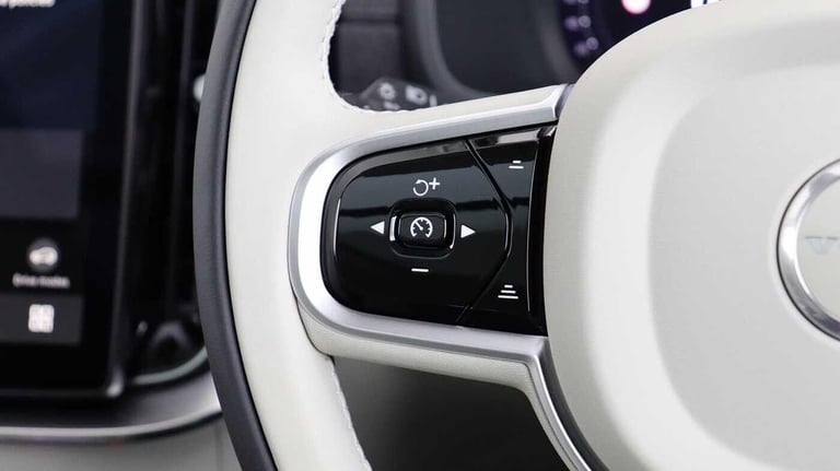 2025 Volvo XC90 T8 AWD PHEV Ultra Dark (Blond, Sunroof, Bowers &amp; Wilkins, 360 Camera) ESTATE ...