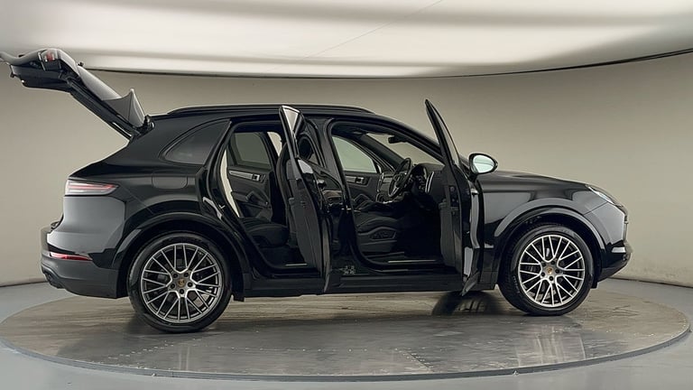 2022 Porsche Cayenne 3.0T V6 Platinum Edition TiptronicS 4WD Euro 6 (s/s) 5dr SUV Petrol Automatic