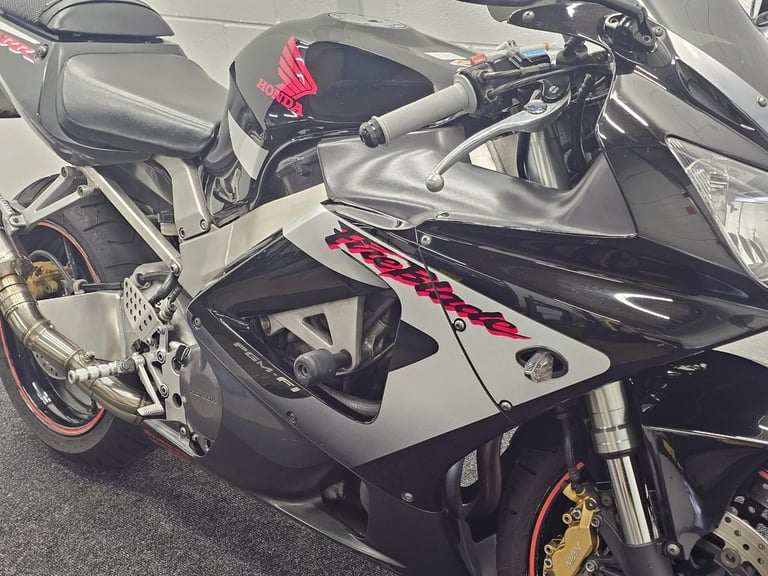 HONDA CBR900RR 929 ** SCORPION EXHAUST - OHLINS STEERING DAMPER - JUNE 26 MOT **
