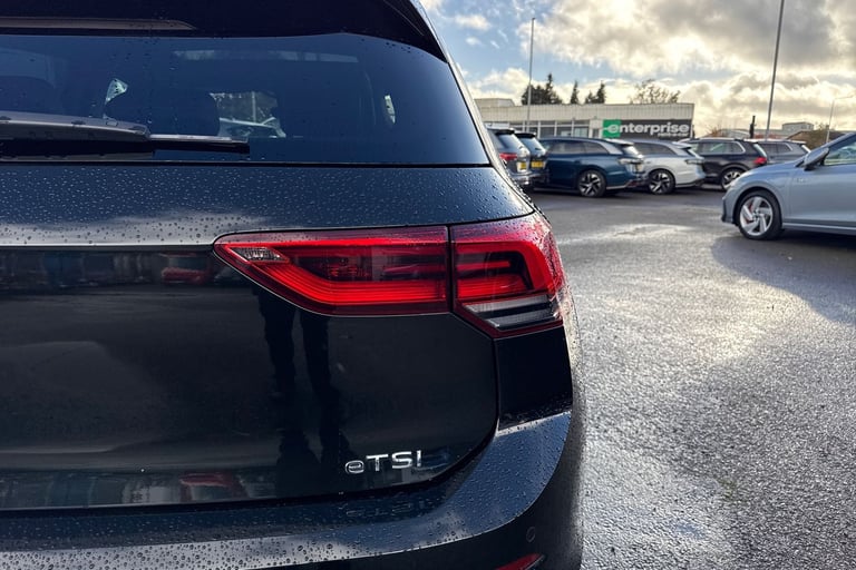 2024 Volkswagen Golf 1.5 eTSI 150 R-Line 5dr DSG Ã¢Â­ÂSunroof, Winter Pack, 18 Bergamo Alloys Ã ...