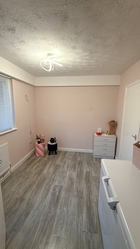 Lovely semi detached 3 bed house in between Watford and Harrow with large garden 