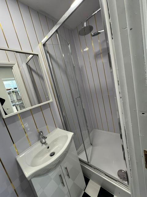 TO LET • 4-Bed House - Frith Road - Leytonstone -  E11 4EY