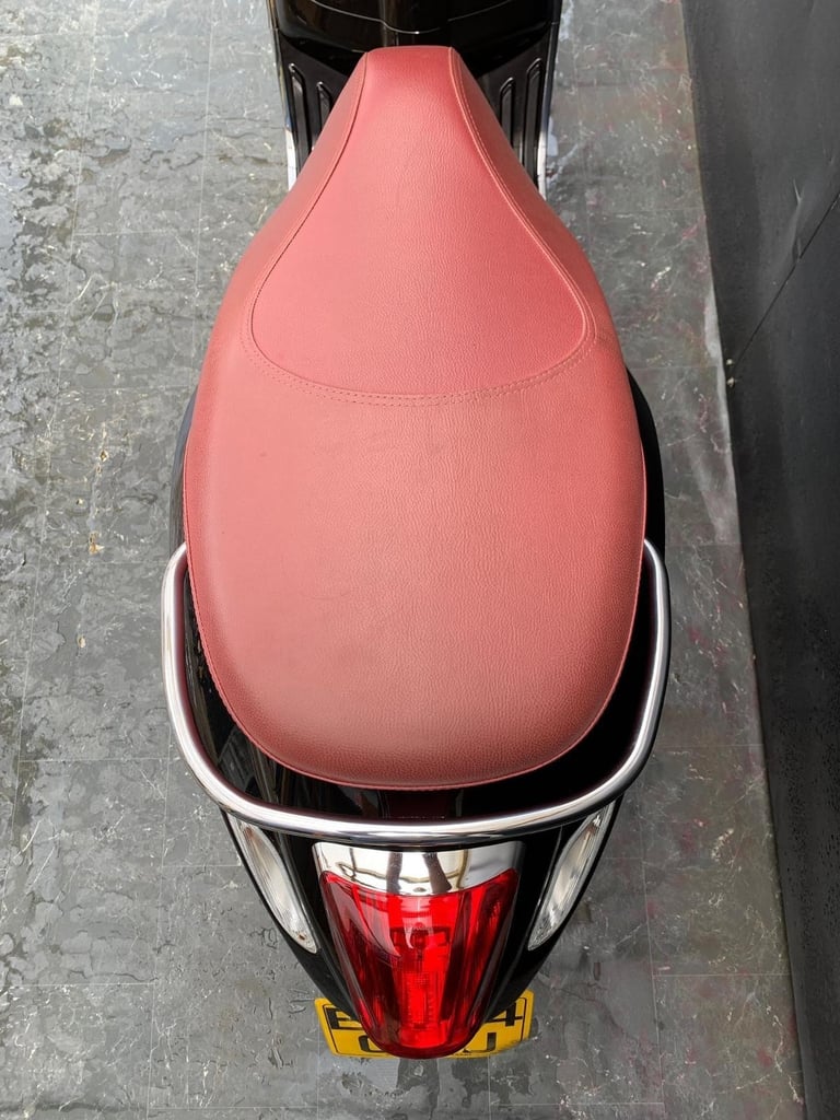 PIAGGIO VESPA 125cc PRIMAVERA SCOOTER LOW MILEAGE HPI CLEAR