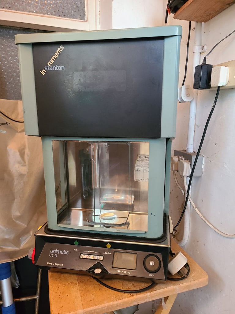 Scientific balance free to collect