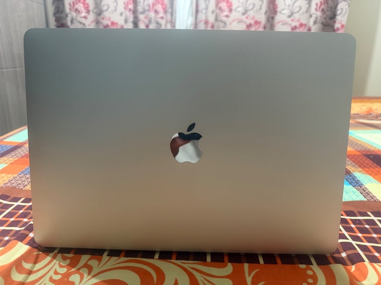 MacBook Pro 13” (M2, 2022) — 8GB/256GB — Silver — Box & Charger