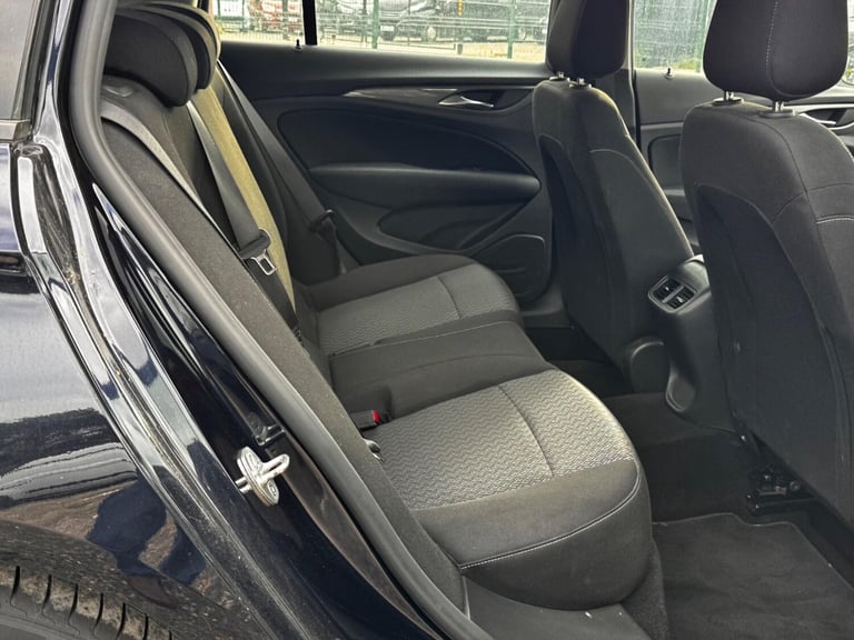 2019 Vauxhall Insignia 1.5T [165] Design Nav 5dr HATCHBACK PETROL Manual