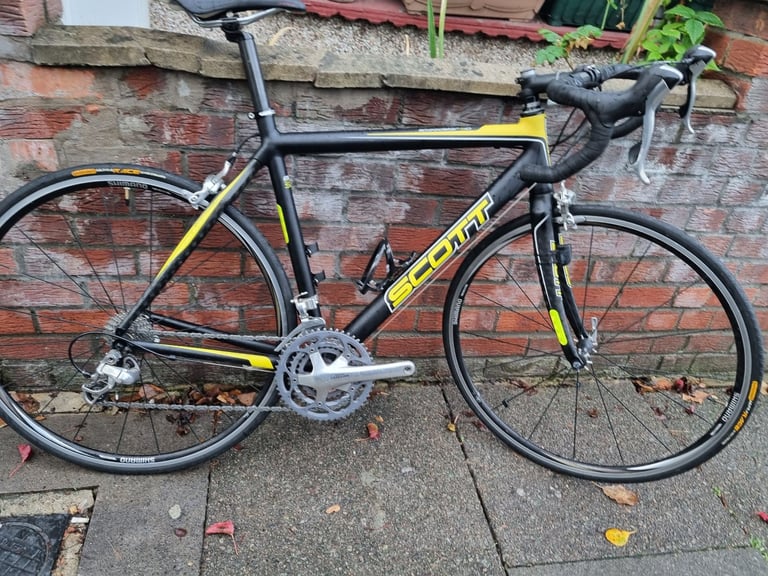 Scott speedster s10 road bike. Full ultegra groupset,  30 gears. R550 shimano wheels. Frame cracked.