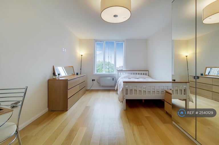 Studio flat in Ears Court Road, London, W8 (#2540129)