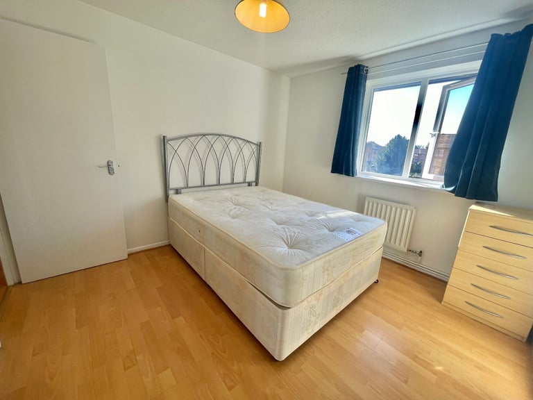 2 bed flat to rent -  Dehavilland Close, Northolt UB5