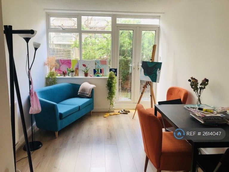 1 bedroom in Saracen Street, London, E14 (#2614047)