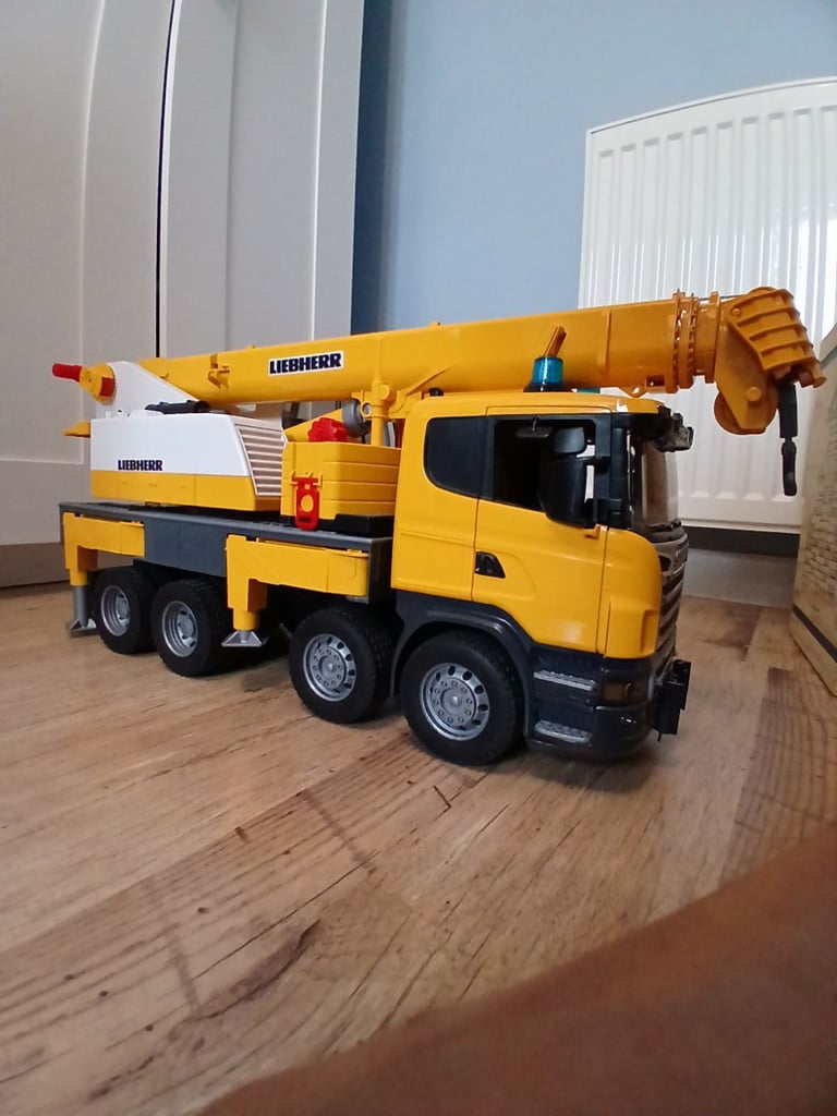 BRUDER Scania Super 560R Crane Truck